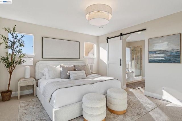 8255 Skyline Cir, Oakland, CA 94605