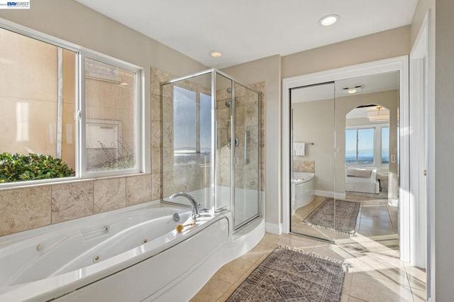 8255 Skyline Cir, Oakland, CA 94605