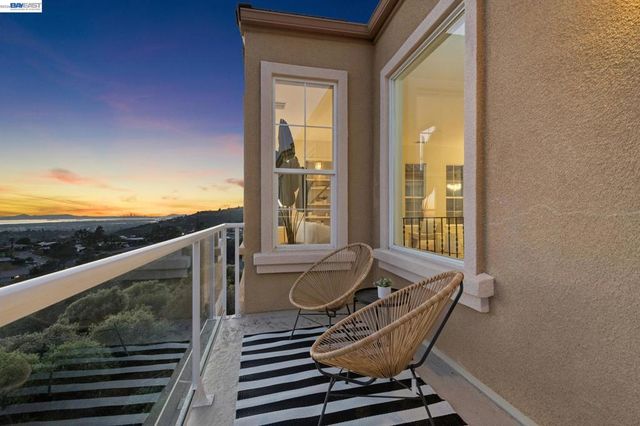 8255 Skyline Cir, Oakland, CA 94605