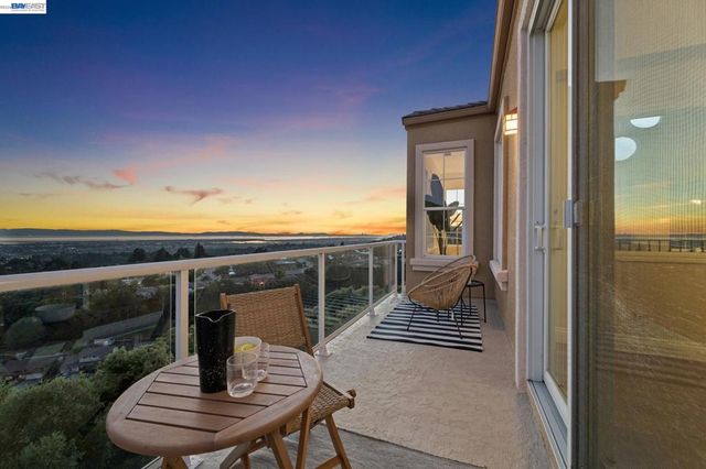 8255 Skyline Cir, Oakland, CA 94605