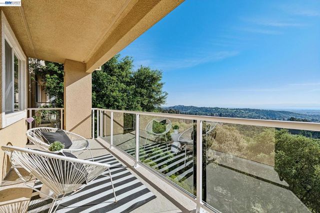 8255 Skyline Cir, Oakland, CA 94605