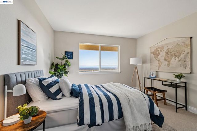 8255 Skyline Cir, Oakland, CA 94605