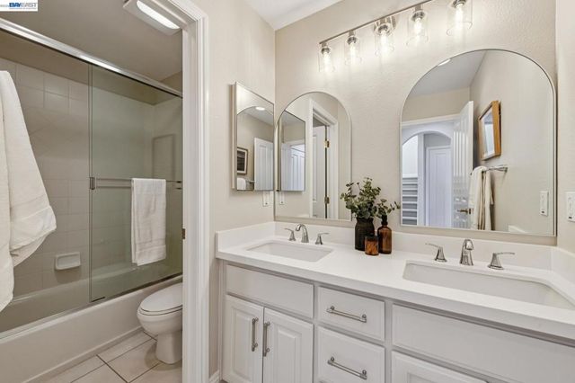 8255 Skyline Cir, Oakland, CA 94605