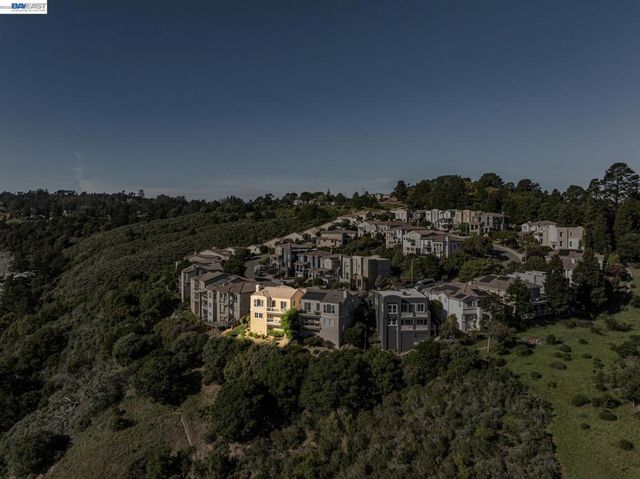 8255 Skyline Cir, Oakland, CA 94605