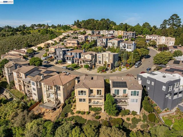 8255 Skyline Cir, Oakland, CA 94605