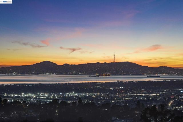 8255 Skyline Cir, Oakland, CA 94605