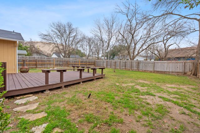 2824 Wilcrest DR, Austin, TX 78748