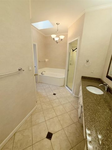 611 Rolling Green DR, Lakeway, TX 78734