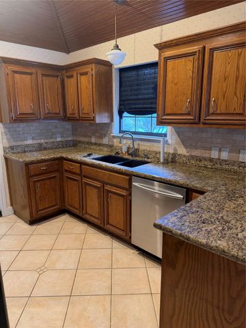 611 Rolling Green DR, Lakeway, TX 78734