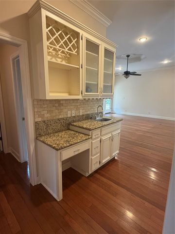 611 Rolling Green DR, Lakeway, TX 78734