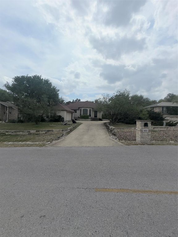 611 Rolling Green DR, Lakeway, TX 78734