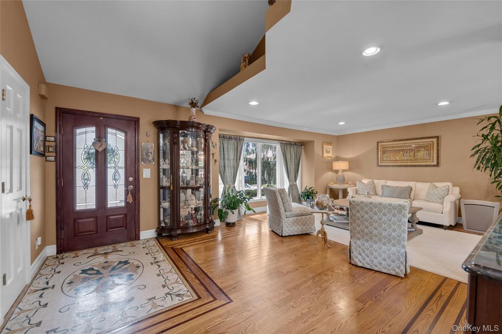 936 Stratford Court, Westbury, NY 11590 — photo 3