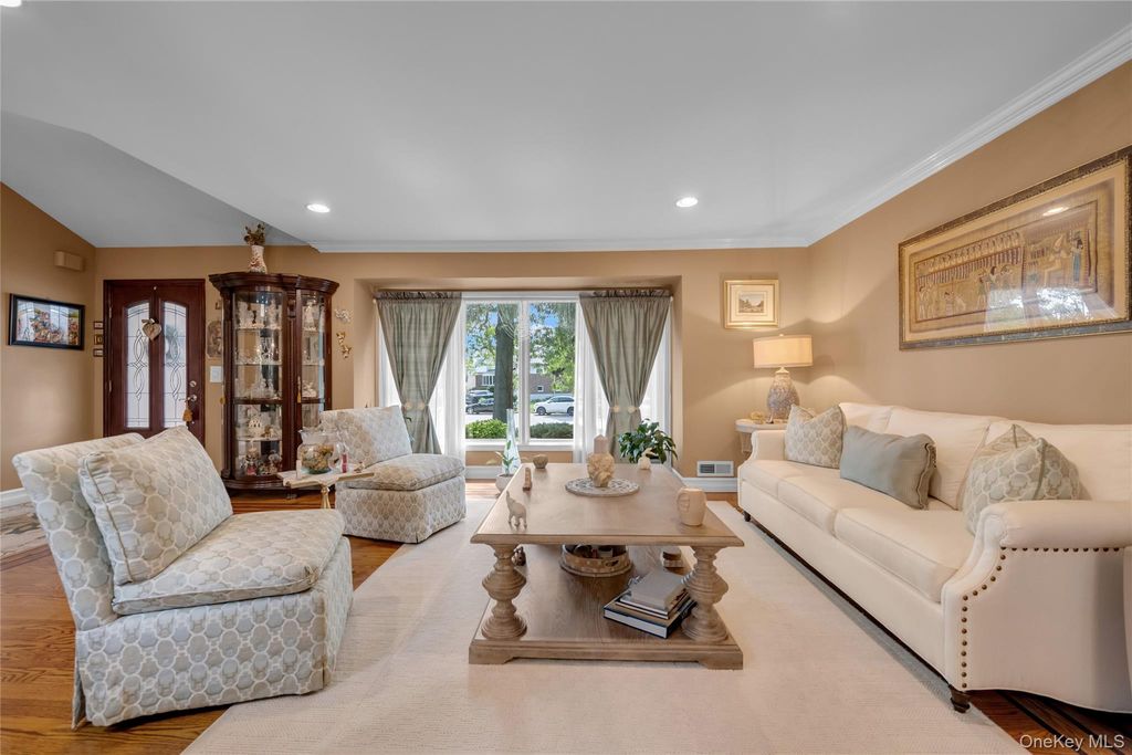 936 Stratford Court, Westbury, NY 11590 — photo 4