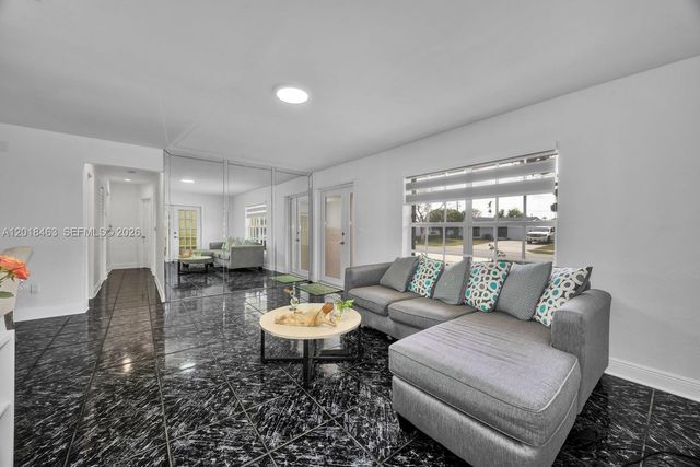 15725 SW 102nd Pl, Miami, FL 33157