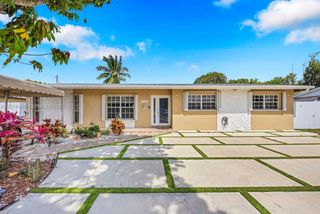 15725 SW 102nd Pl, Miami, FL 33157