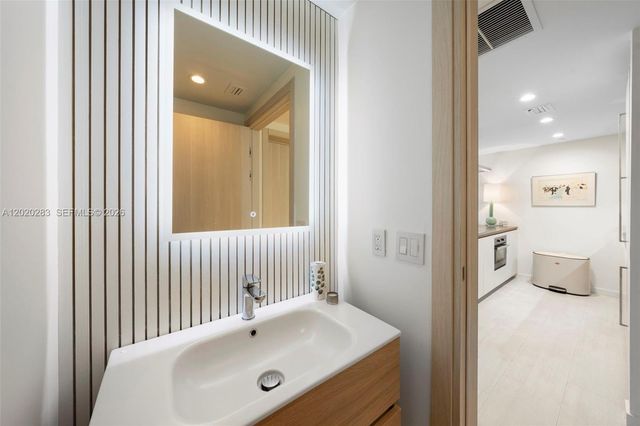 1000 Brickell Plz 4014, Miami, FL 33131