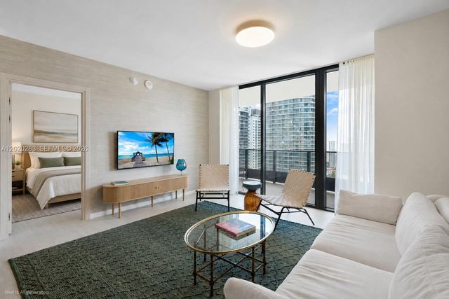 1000 Brickell Plz 4014, Miami, FL 33131