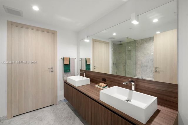 1000 Brickell Plz 4014, Miami, FL 33131