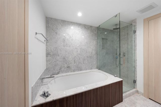 1000 Brickell Plz 4014, Miami, FL 33131