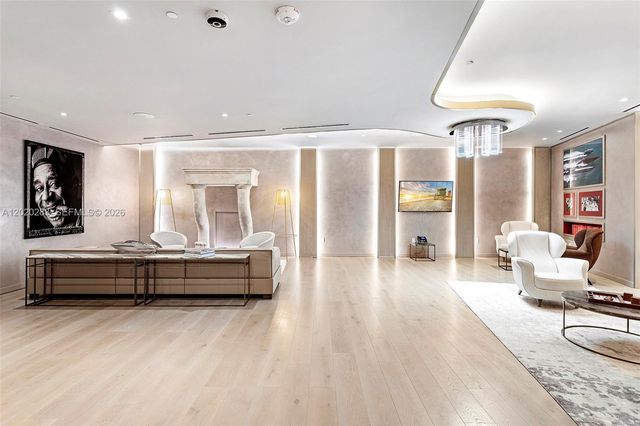 1000 Brickell Plz 4014, Miami, FL 33131
