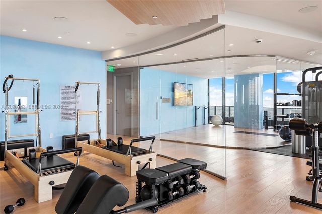 1000 Brickell Plz 4014, Miami, FL 33131
