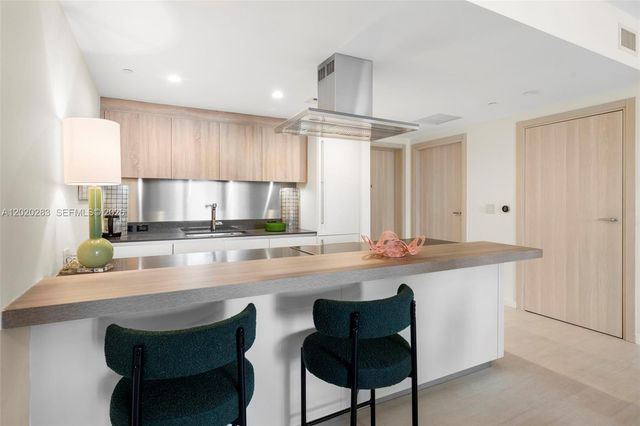 1000 Brickell Plz 4014, Miami, FL 33131