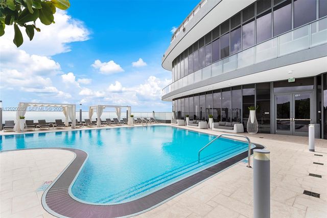 1000 Brickell Plz 4014, Miami, FL 33131