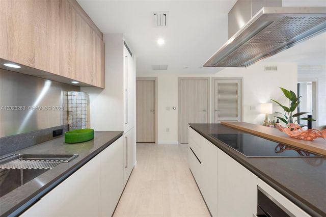 1000 Brickell Plz 4014, Miami, FL 33131