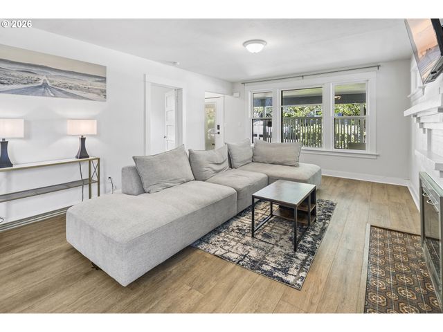 3044 Se 9TH Ave, Portland, OR 97202