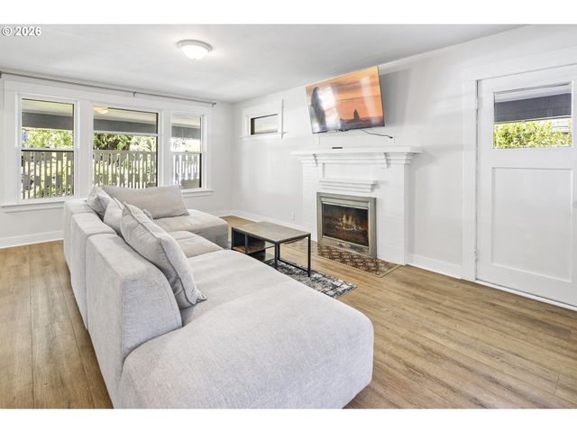 3044 Se 9TH Ave, Portland, OR 97202