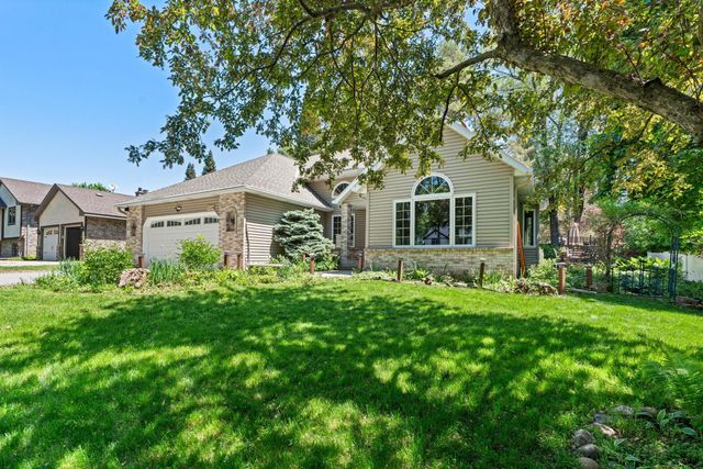 1320 Griffin Avenue, Mahtomedi, MN 55115