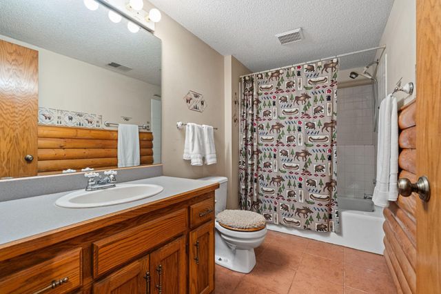 1320 Griffin Avenue, Mahtomedi, MN 55115