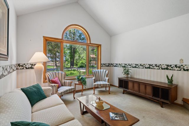 1320 Griffin Avenue, Mahtomedi, MN 55115