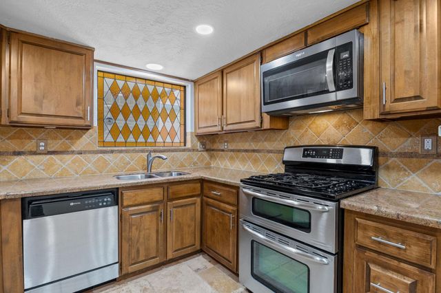 1375 Bullock Lane, Houston, TX 77055