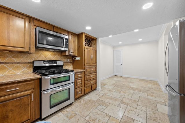 1375 Bullock Lane, Houston, TX 77055