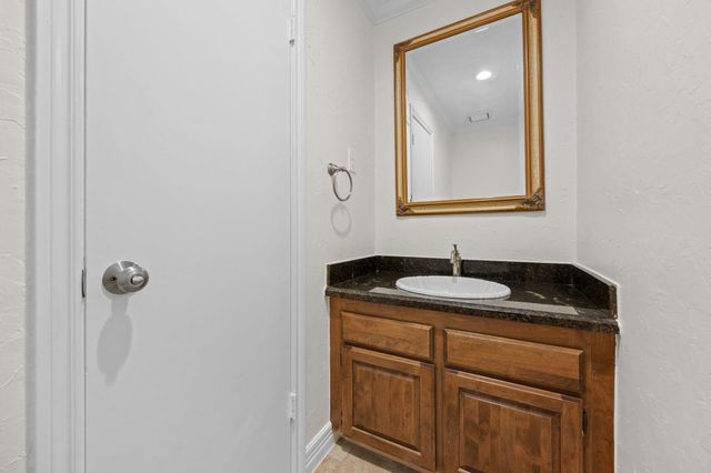 1375 Bullock Lane, Houston, TX 77055