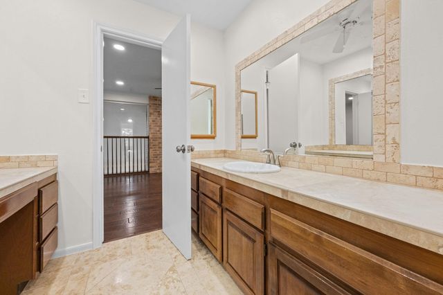 1375 Bullock Lane, Houston, TX 77055