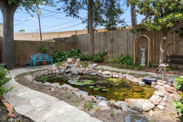 1375 Bullock Lane, Houston, TX 77055