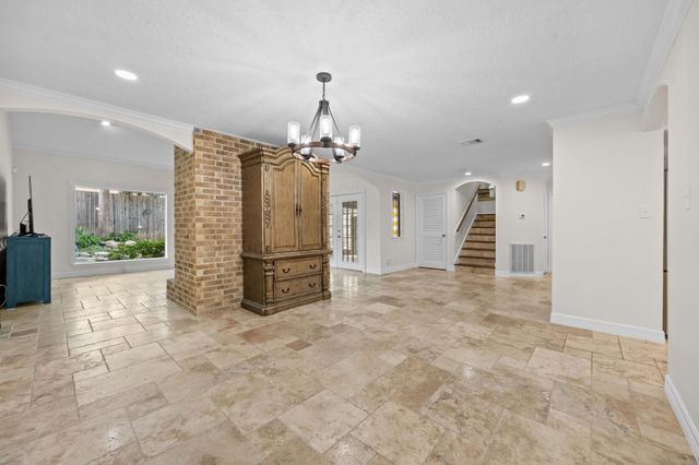 1375 Bullock Lane, Houston, TX 77055