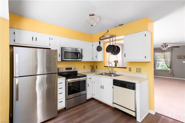 321 Windy Ridge LN, Newport News, VA 23602