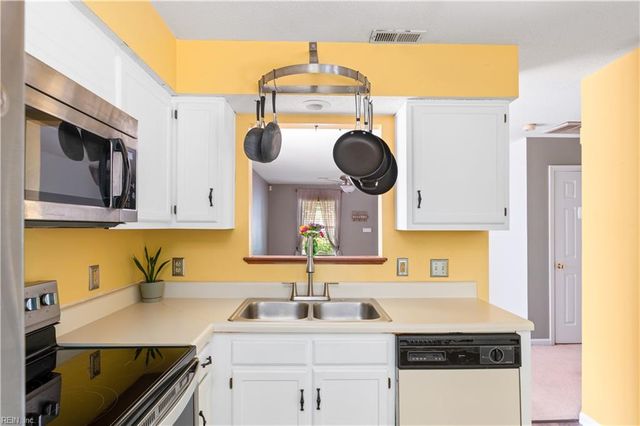 321 Windy Ridge LN, Newport News, VA 23602