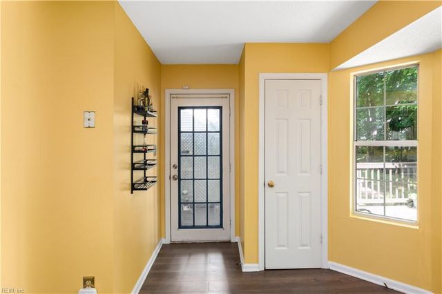 321 Windy Ridge LN, Newport News, VA 23602