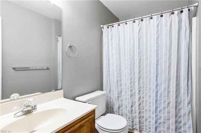 321 Windy Ridge LN, Newport News, VA 23602