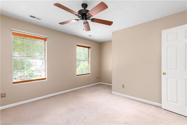 321 Windy Ridge LN, Newport News, VA 23602