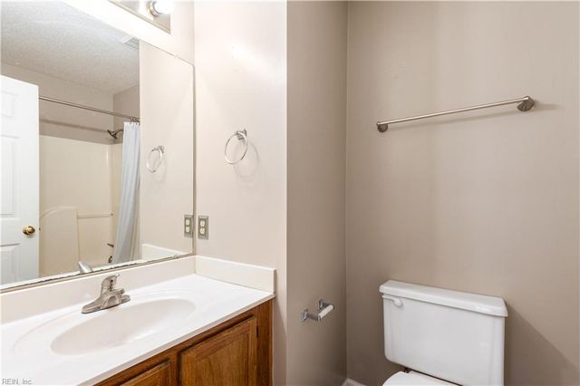 321 Windy Ridge LN, Newport News, VA 23602
