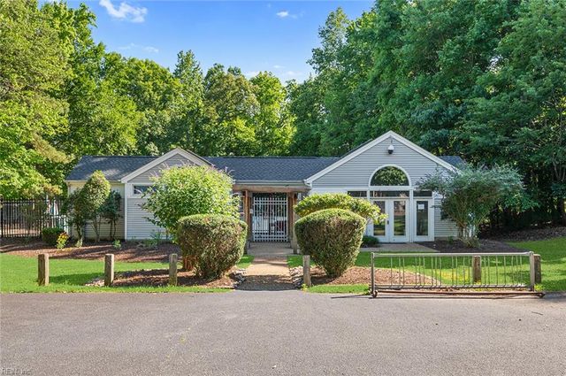 321 Windy Ridge LN, Newport News, VA 23602