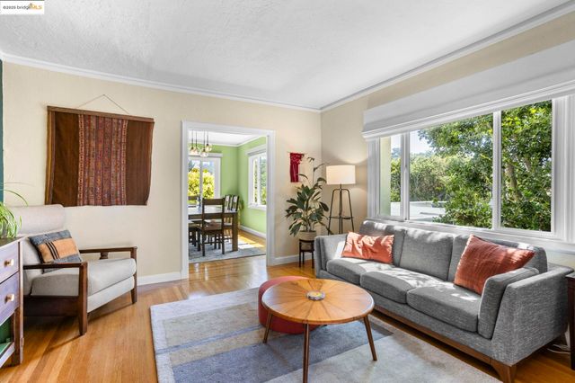 1222 Hollywood Ave, Oakland, CA 94602