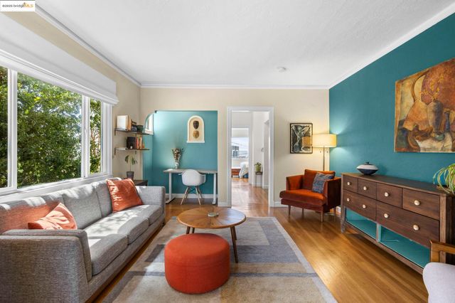1222 Hollywood Ave, Oakland, CA 94602
