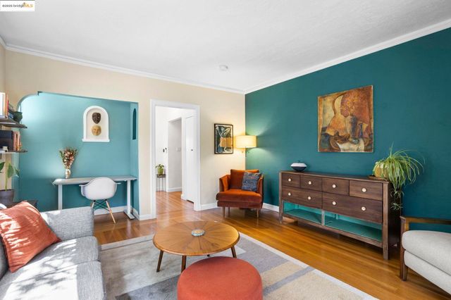 1222 Hollywood Ave, Oakland, CA 94602