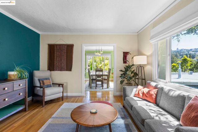1222 Hollywood Ave, Oakland, CA 94602